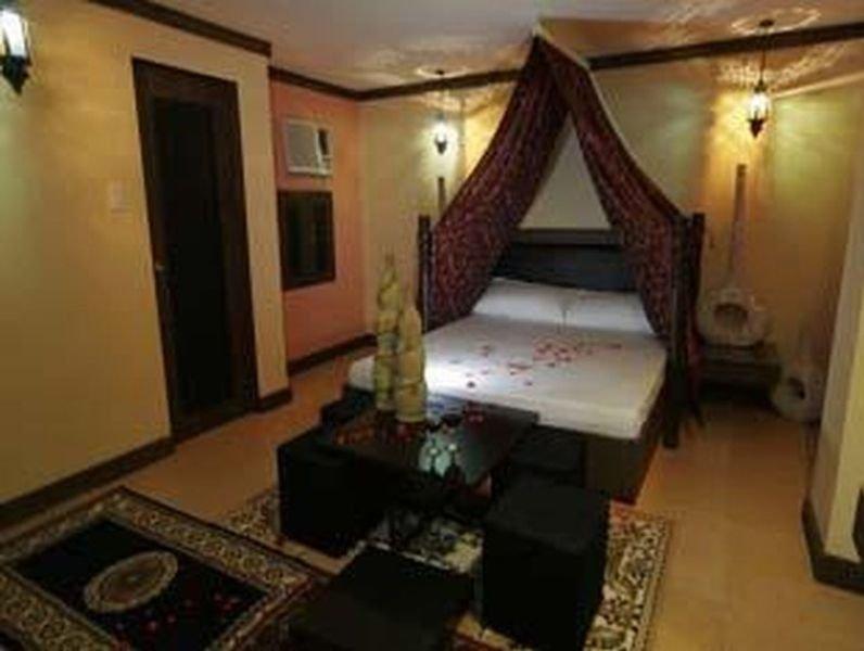 Victoria Court Hillcrest Pasig Motel Buitenkant foto