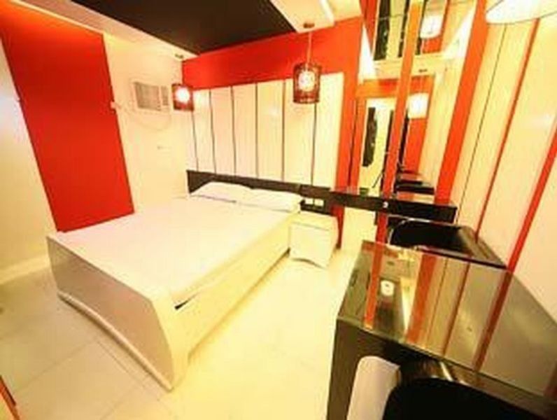 Victoria Court Hillcrest Pasig Motel Buitenkant foto