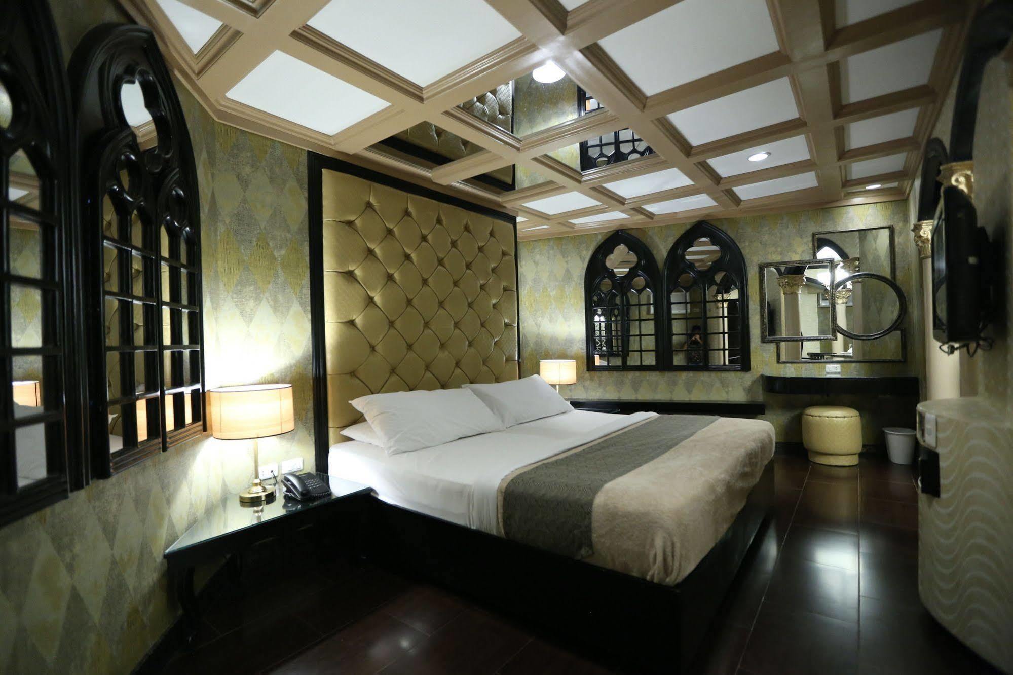 Victoria Court Hillcrest Pasig Motel Buitenkant foto