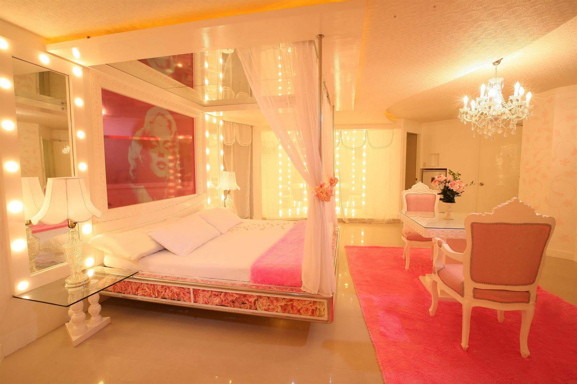 Victoria Court Hillcrest Pasig Motel Buitenkant foto