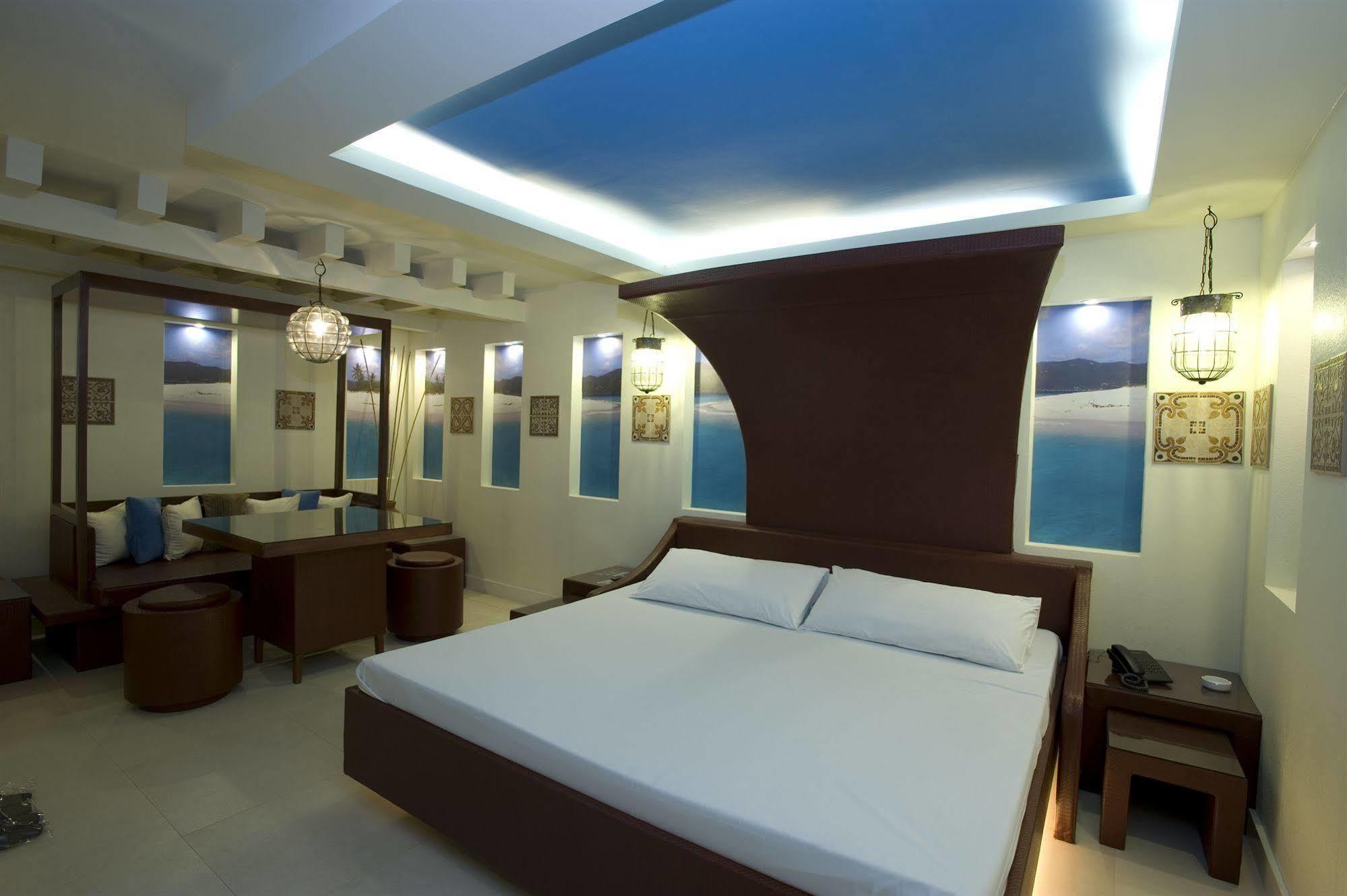 Victoria Court Hillcrest Pasig Motel Buitenkant foto