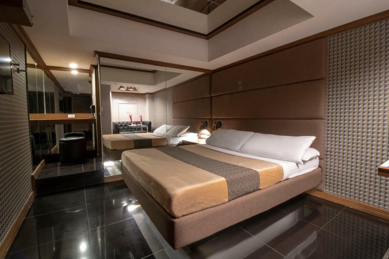Victoria Court Hillcrest Pasig Motel Buitenkant foto